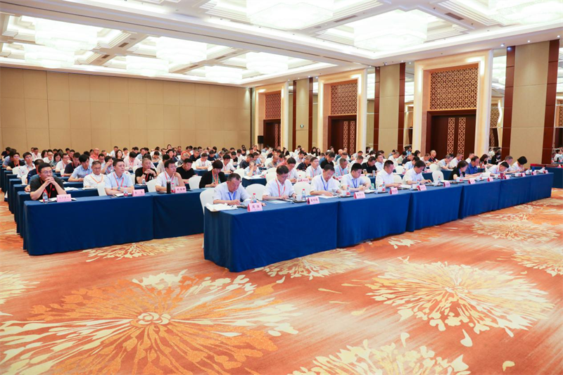 Tugadh cuireadh do QGM páirt a ghlacadh i gComhdháil um Chaighdeánú Innealra Ábhair Foirgníochta 2025