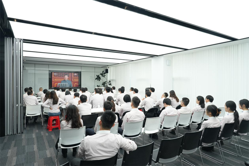 Deich mBliana de Thíos agus Thíos, 1.4 Billiún de Chroí an Phobail - Roinneann QGM Glóir leis an Motherland