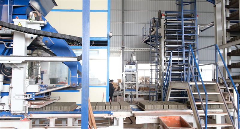 Cruthaíonn meaisín amháin, brící iolracha, coigilt fuinnimh agus laghdú carbóin, múnla QGM Zenith 15 