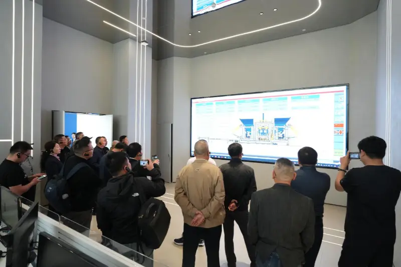 Tionóladh an Dara Buanchruinniú Comhairle den 8ú Seisiún de Chumann Bloic Foirgníochta na Síne i Quanzhou; Co Innealra Quangong, Ltd Cuireann sé le Malartú agus Forbairt Tionscail.